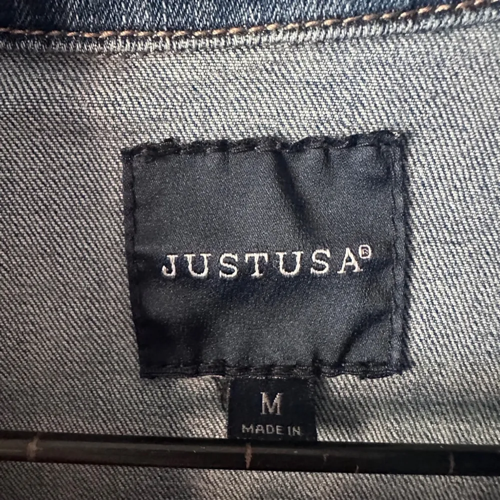 JUSTUSA Classic Denim Jacket Medium Wash Blue Size M - Image 6