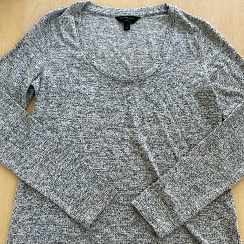 Banana Republic Factory Marled Grey Luxespun Long Sleeve Scoop Neck Top Gray - Image 3
