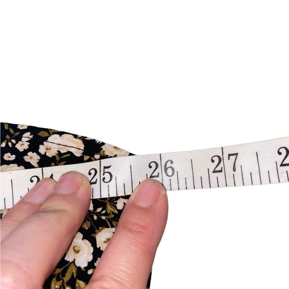 Old Navy black and cream floral tank top - Image 9