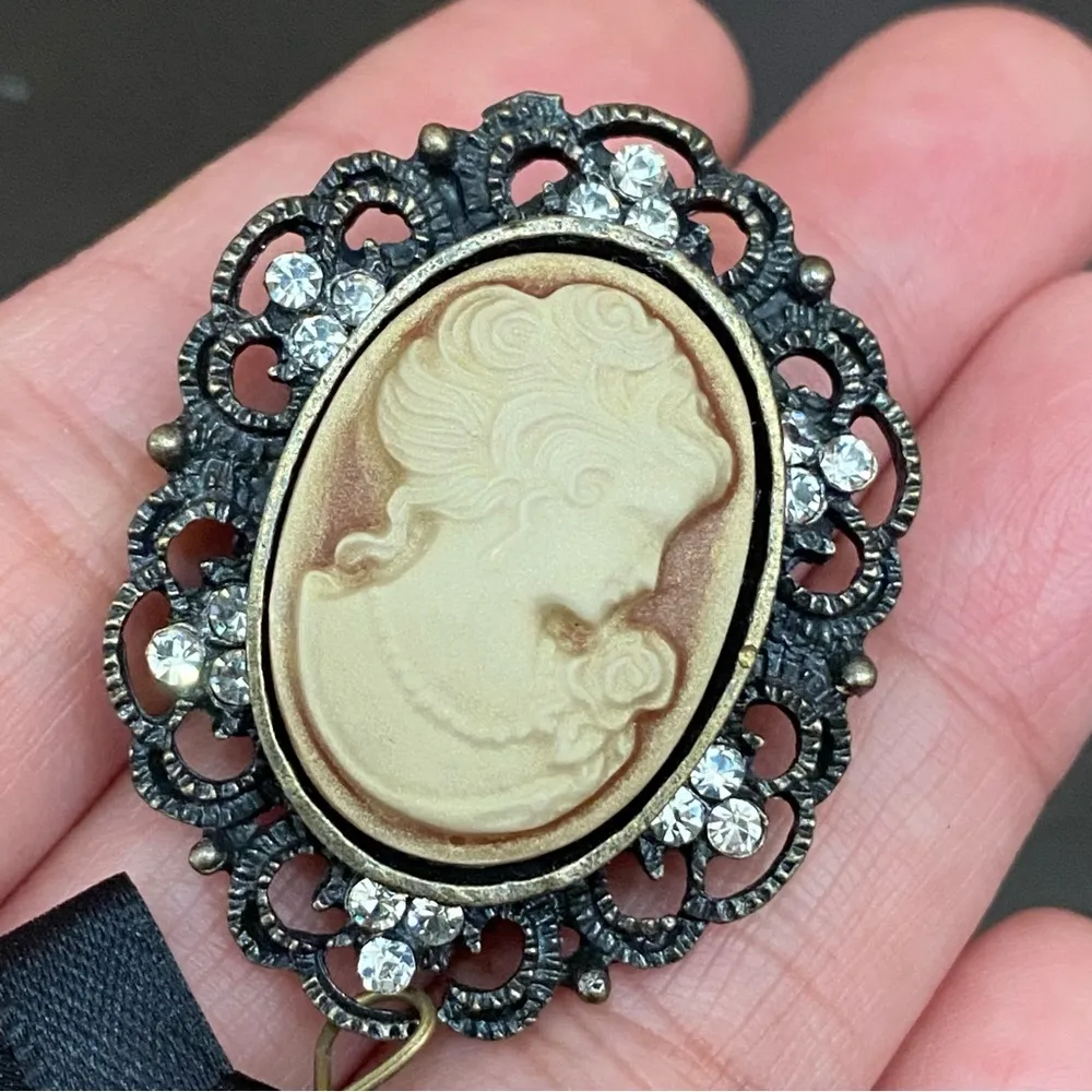 Vintage Unsigned Cameo with Black Bow & Faux Pearl Dangle Brooch - Image 5