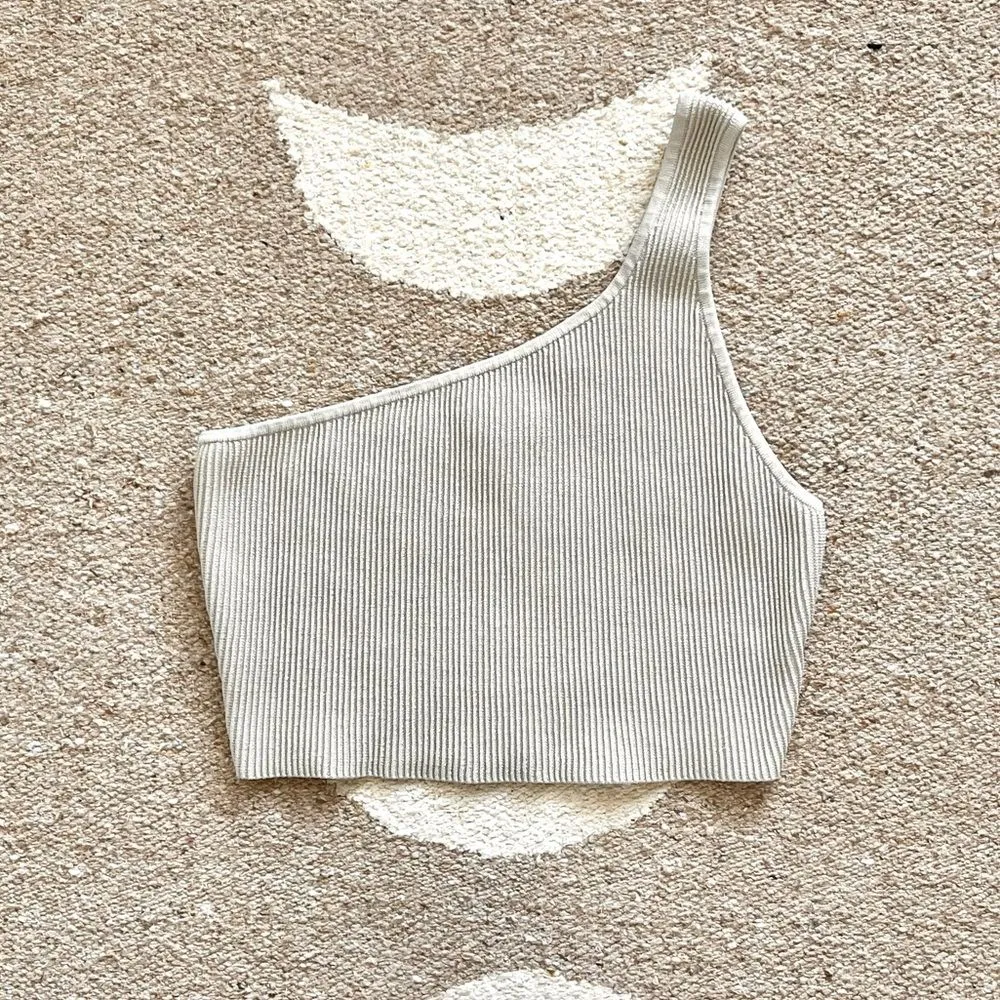 Babaton x Aritzia Sculpt Knit One Shoulder Cropped Tank Top Chrome Pearl Large - Image 3