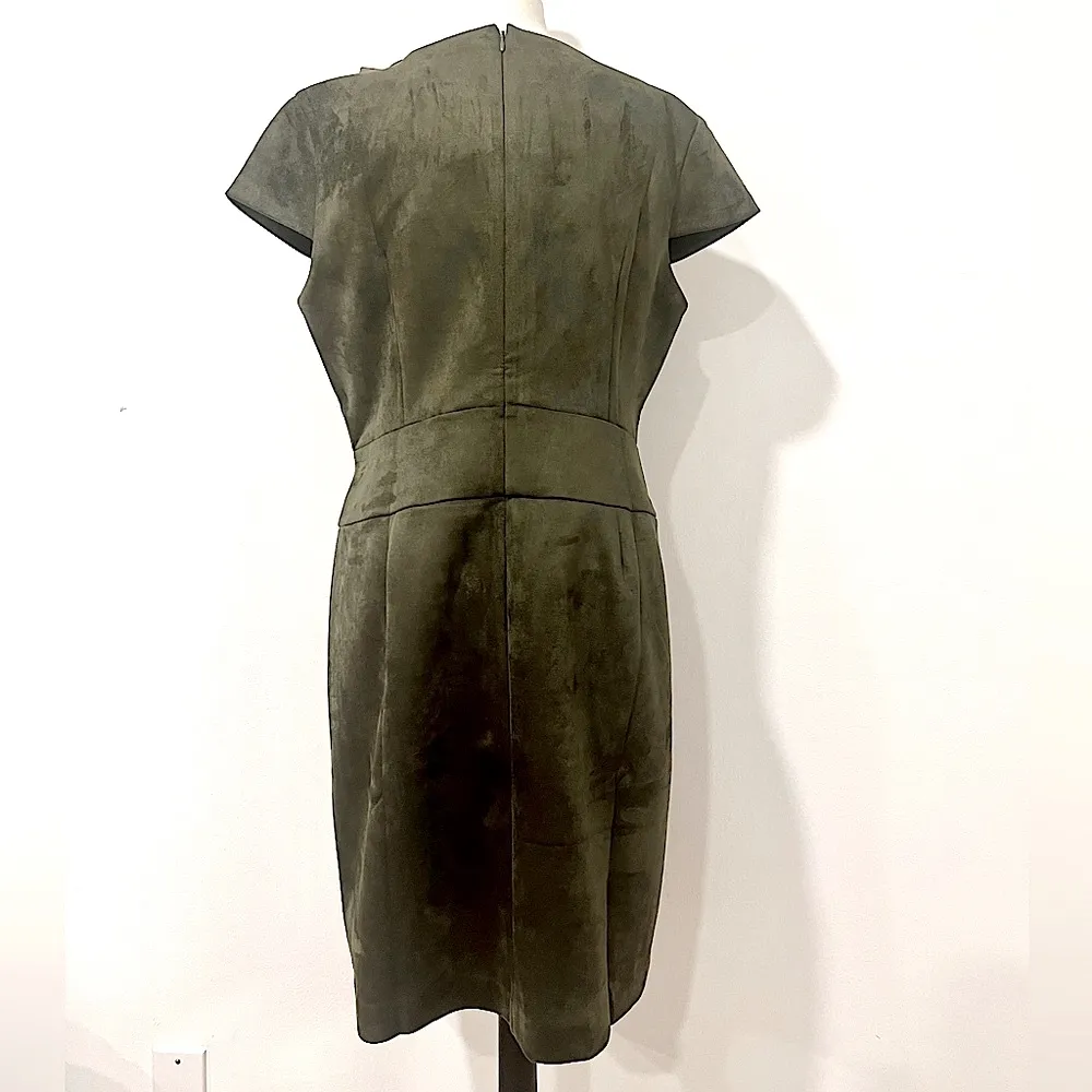 DKNY Green Faux Suede Shortsleeved Above The Knee Buckle Side Slit Dress Size 14 - Image 3