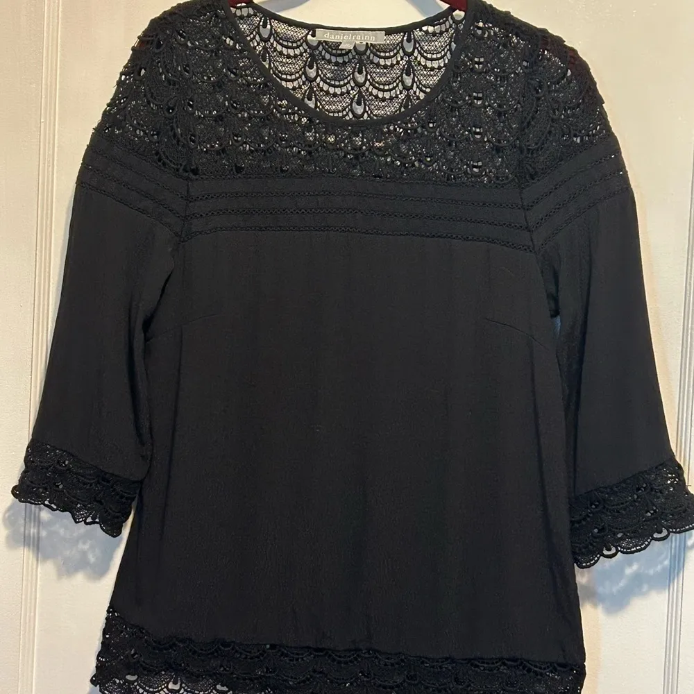 XS Daniel Rainn Elegant Black Lace Women's Top - Image 4