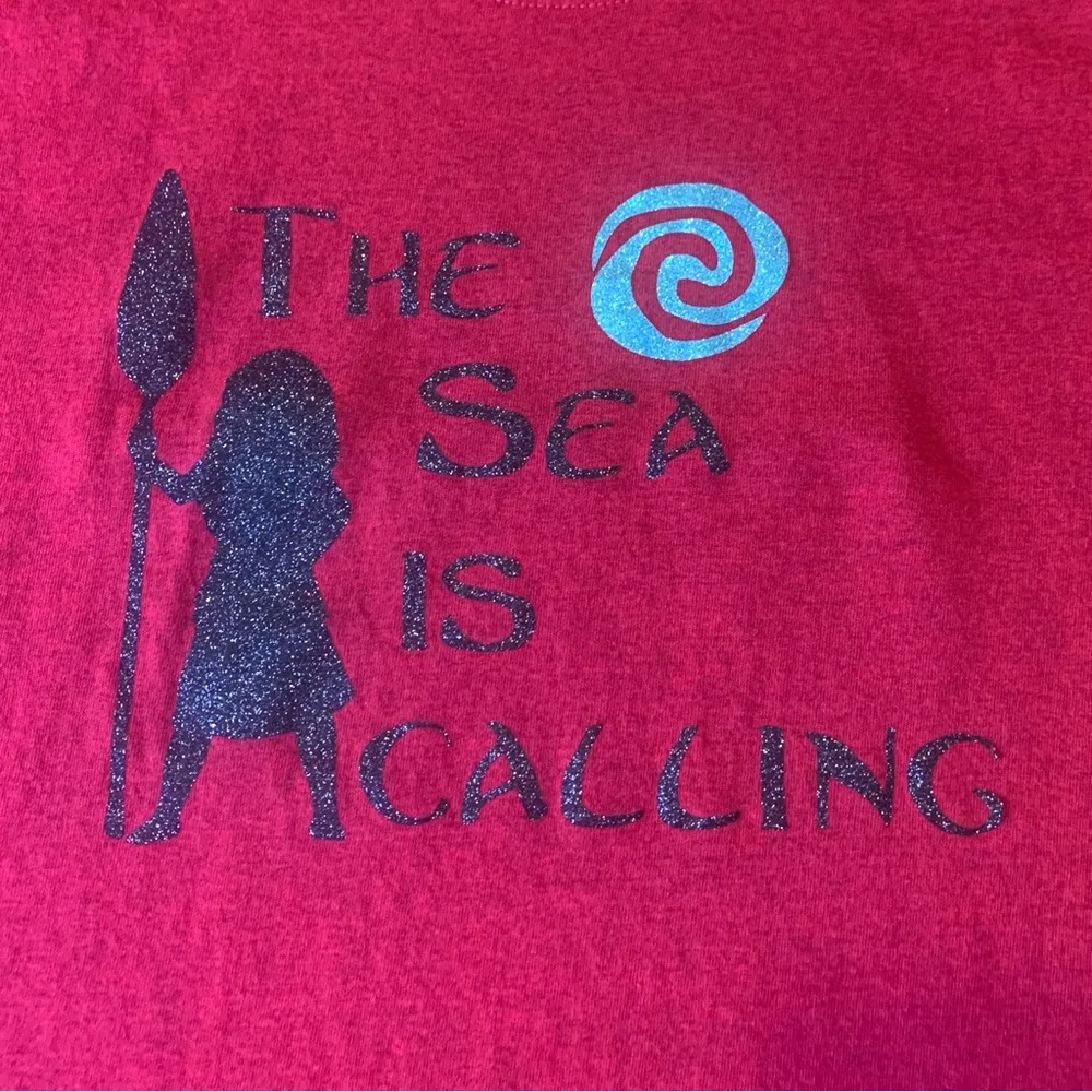Moana Disney Gildan Shirt Large  Red Black Glitter Crewneck Tee short sleeve - Image 3