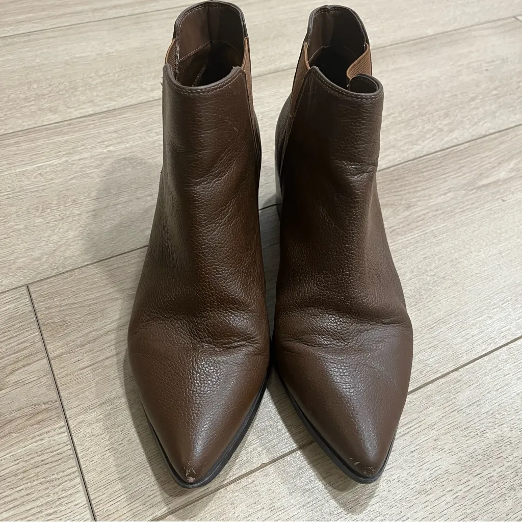 Saks Fifth Avenue Rowena Brown Leather Pull On Ankle Boot Size 9 - Image 7