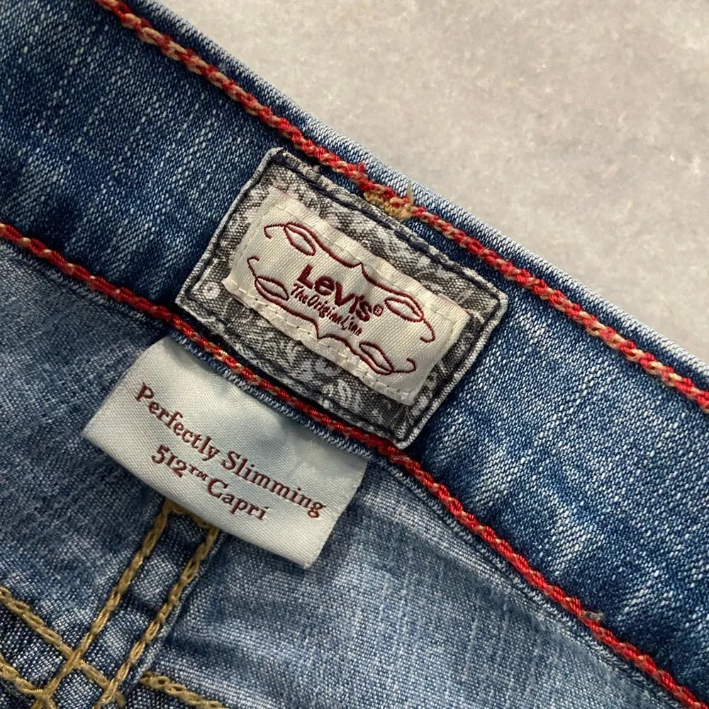 Levi’s Size 6 Perfectly Slimming 512 Capri Cropped Denim Jeans Cuff 5 Pocket - Image 11