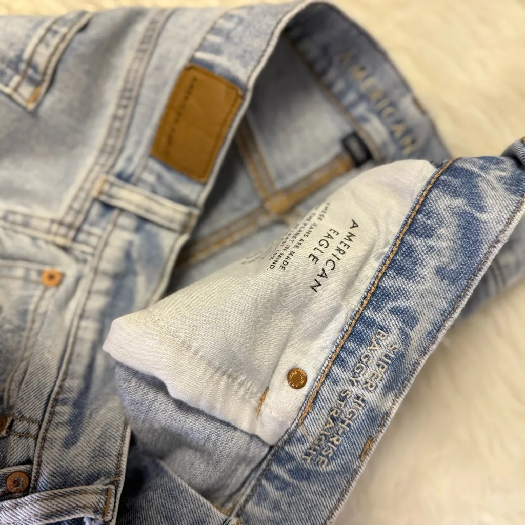 American Eagle STRIGID Super High-Rise Baggy Straight Jeans Size 16 Light Wash - Image 5