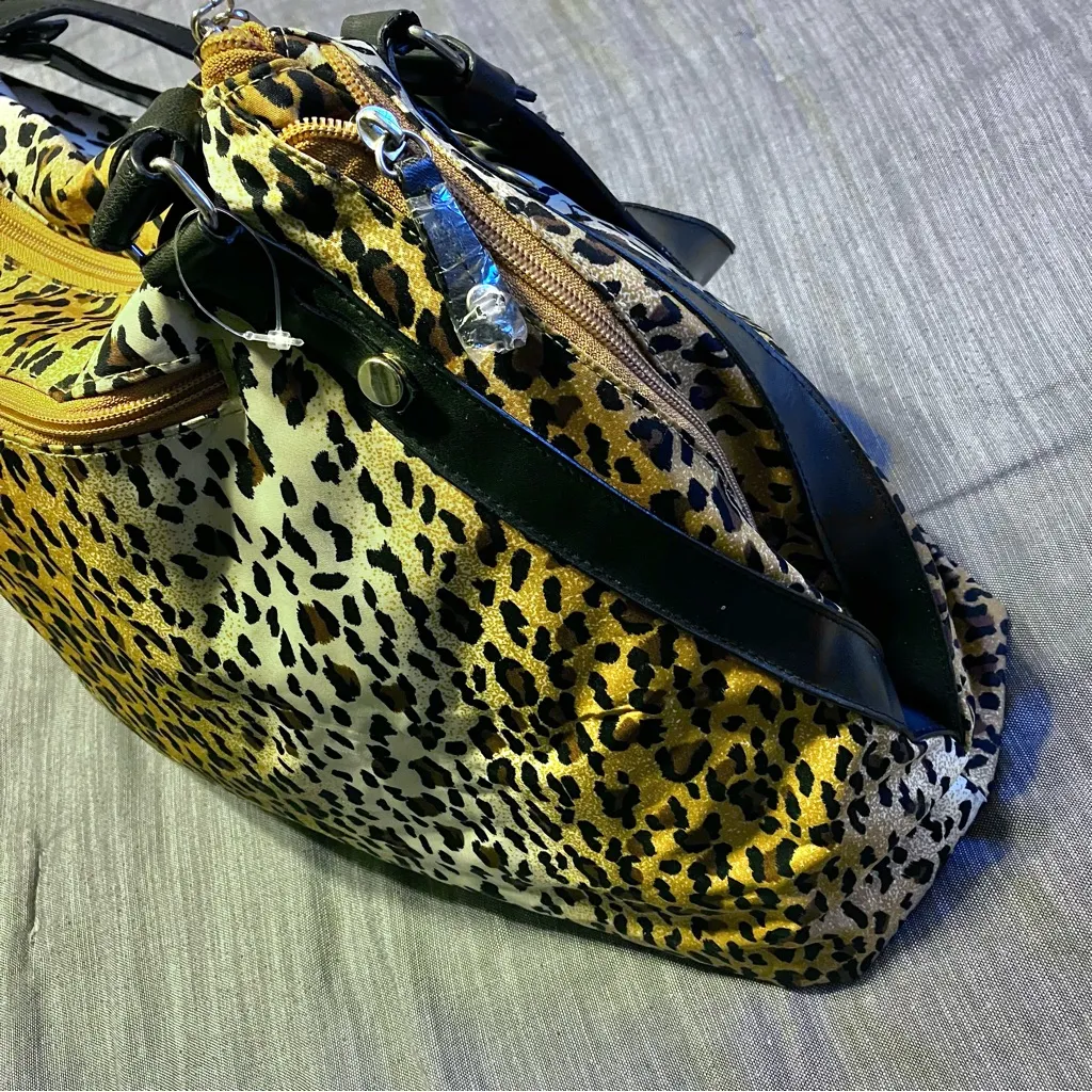 Animal print weekender bag - Image 5