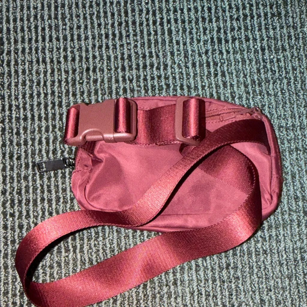 Lululemon Athletica Red Crossbody Bag - Image 3
