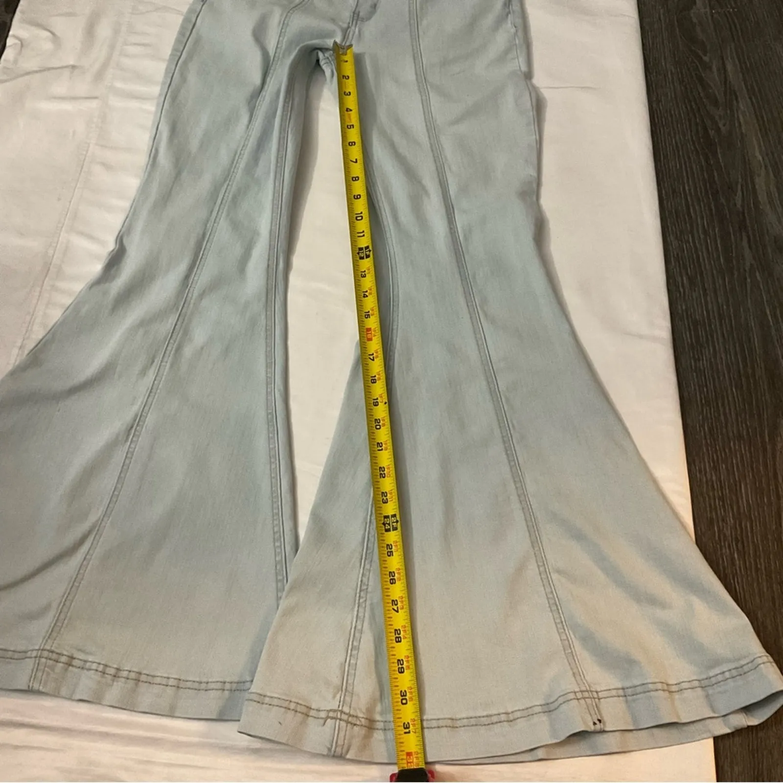 Rue21 Light Wash Blue Bellbottoms Size 7 (Juniors) Flaws 70s Costume Cosplay - Image 7