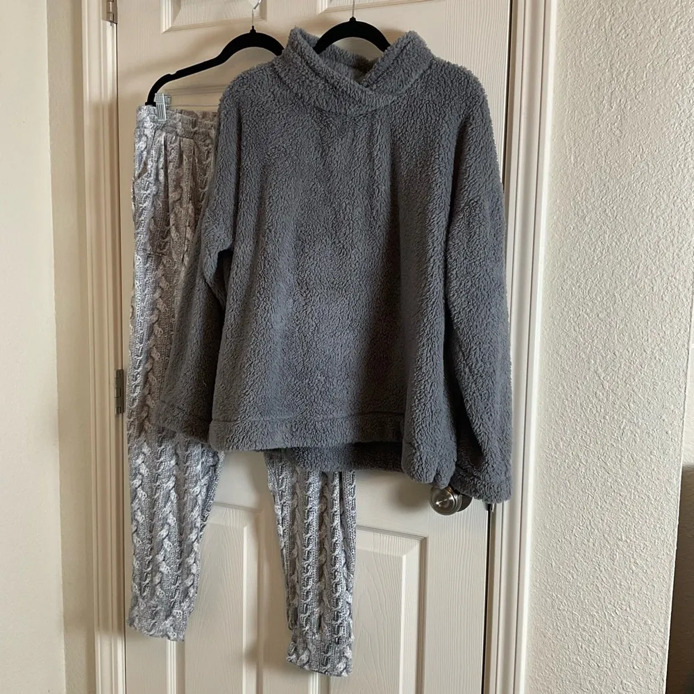 Jane and Bleecker Ladies Cozy Fleece Gray Lounge Pajama Set size large - Image 9