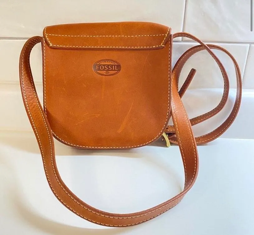 Fossil Austin Leather Saddle Small Crossbody Bag - Image 3