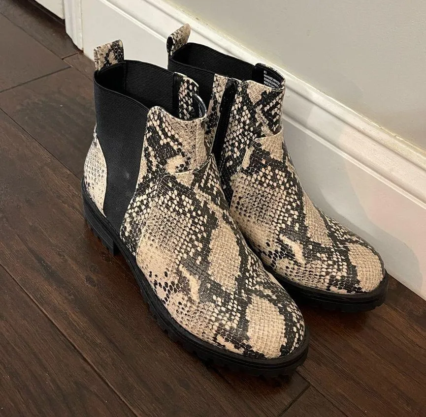 Target snakeskin booties Size 8.5 - Image 2
