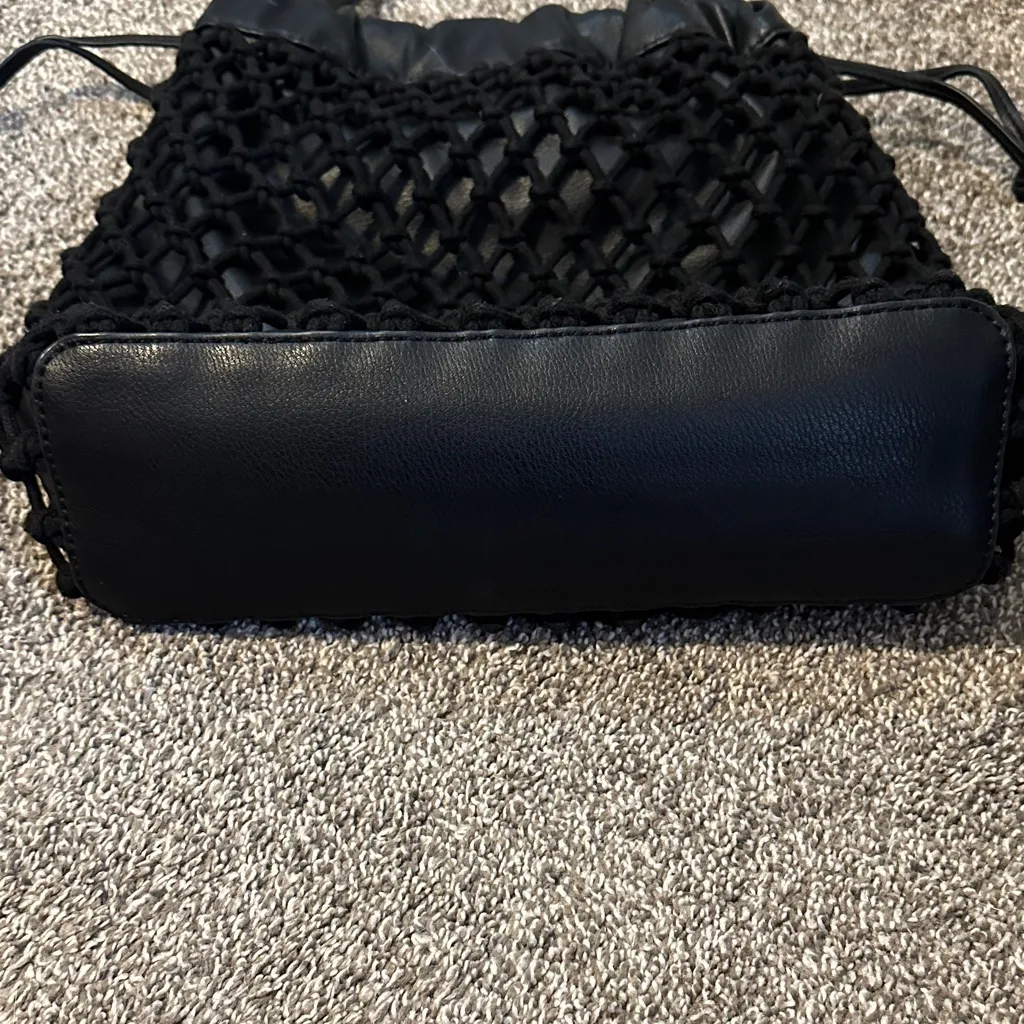 Elizabeth and James Black Mesh Market Shoulder Bag - Image 3