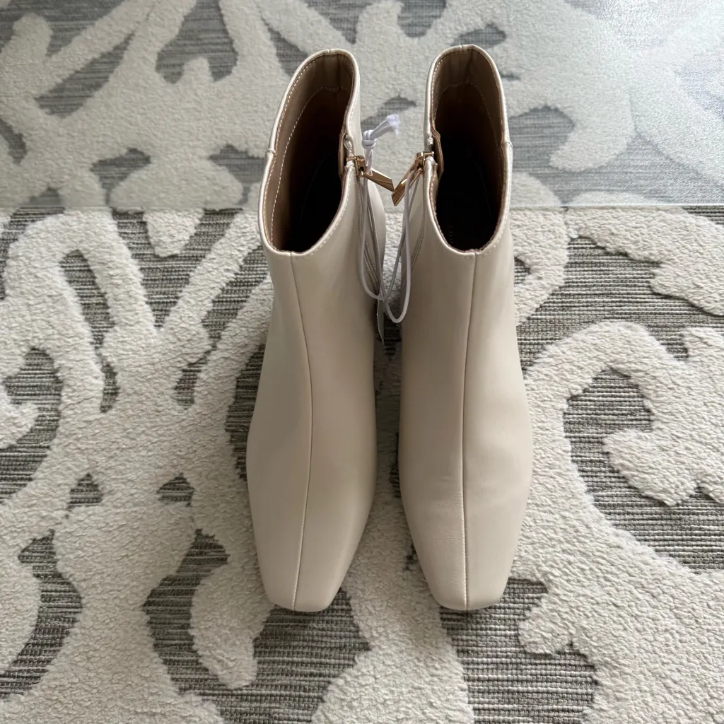 Ann Taylor White Ecru Square Toe Faux Leather Ankle Boots Size 10 NWT - Image 3