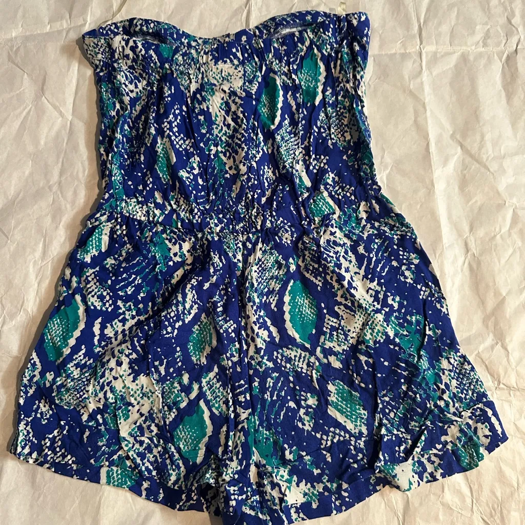 Derek Heart Blue and White Patterned Garment - Image 5