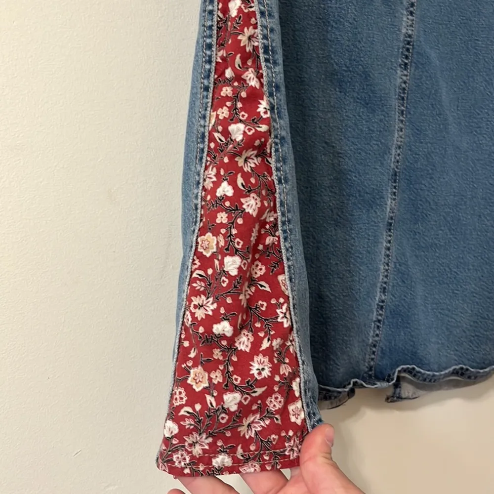 J.Jill Vintage Tencel Red Floral Detail Denim Midi Skirt Size 6 - Image 6