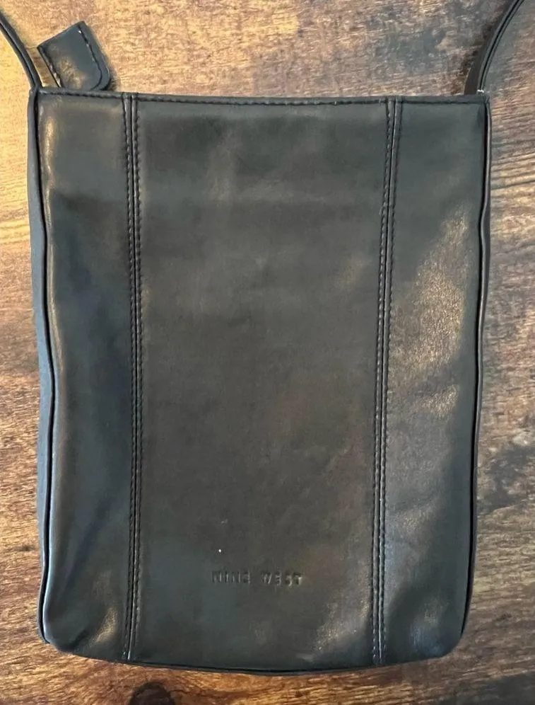 Nine West | black leather crossbody handbag. - Image 3