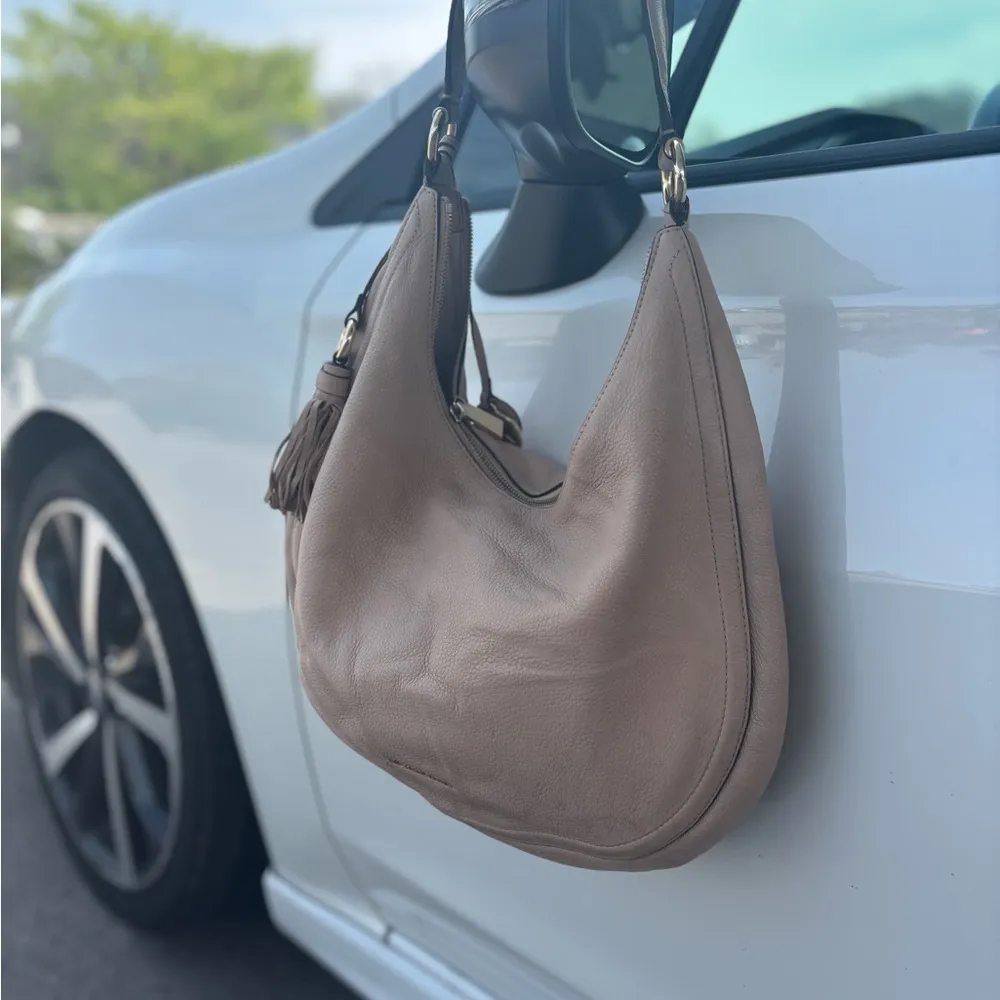 Michael Kors Elegant Tan Leather Hobo Bag - Image 6