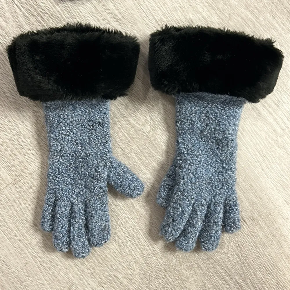 Nordstrom 3 piece wool cashmere blend boucle faux fur scarf hat and gloves - Image 5