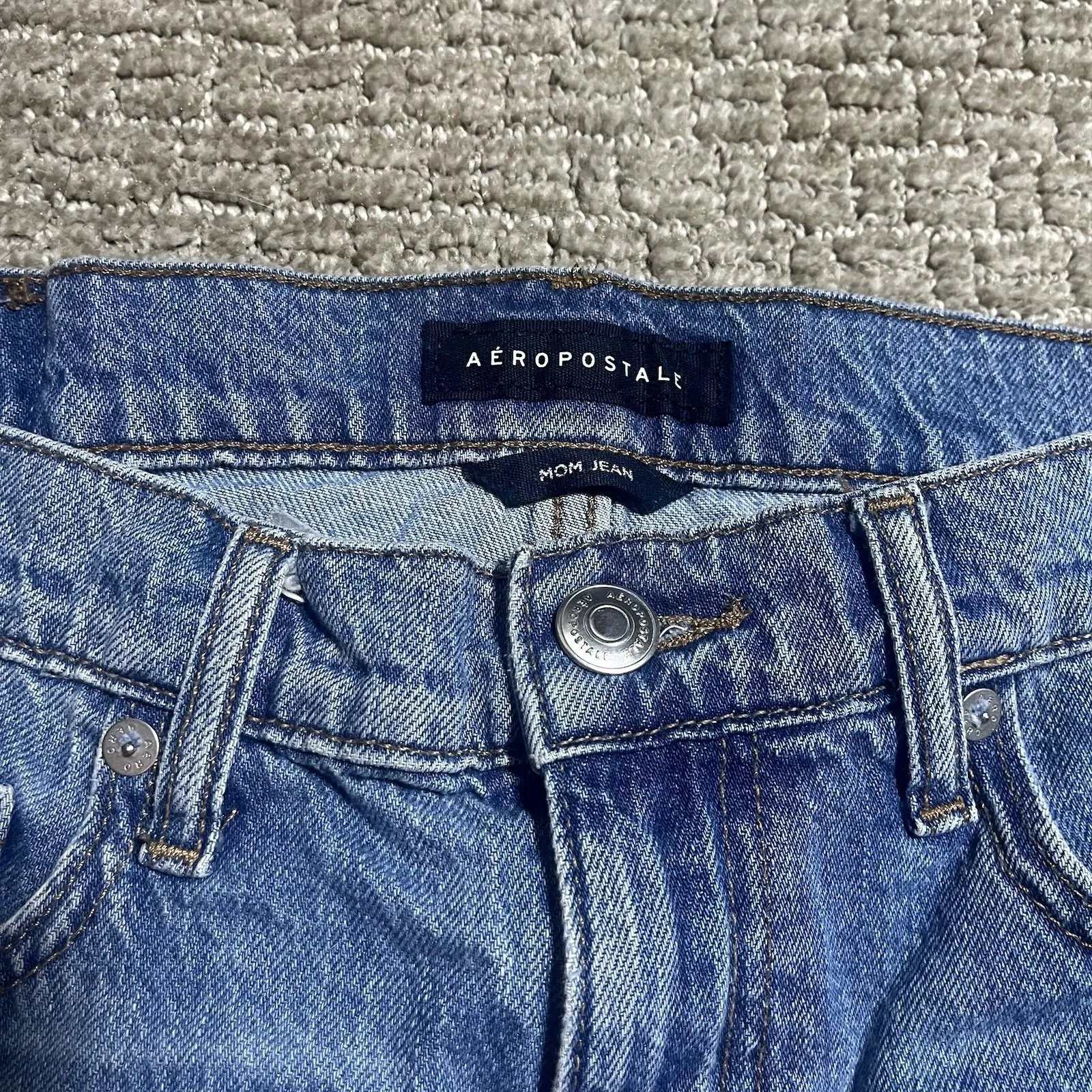 Aeropostale‎ Mom Jeans Size 6 Distressed Ripped Light Wash Denim Women's - Image 4