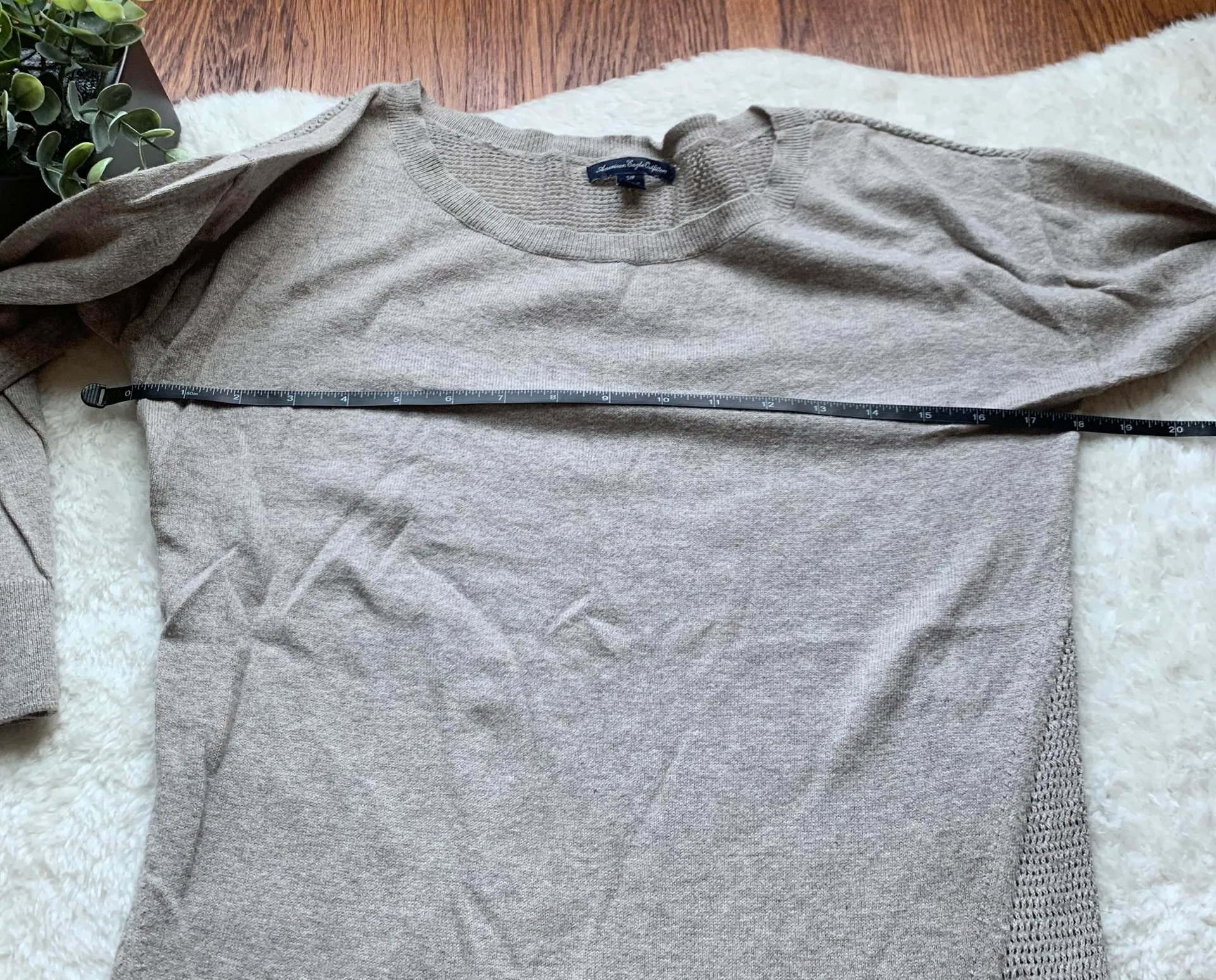 AEO Taupe Beige Crewneck Crochet Sweater Small EUC - Image 5