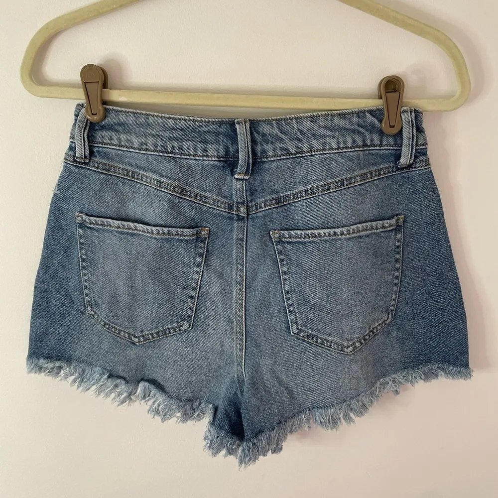 NWT Happily Grey blue denim distressed shorts Size 5/27 - Image 2