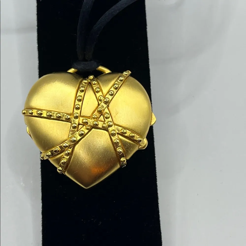 Vintage Estee Lauder Solid Perfume Compact, Chained Heart Black Satin Necklace - Image 4