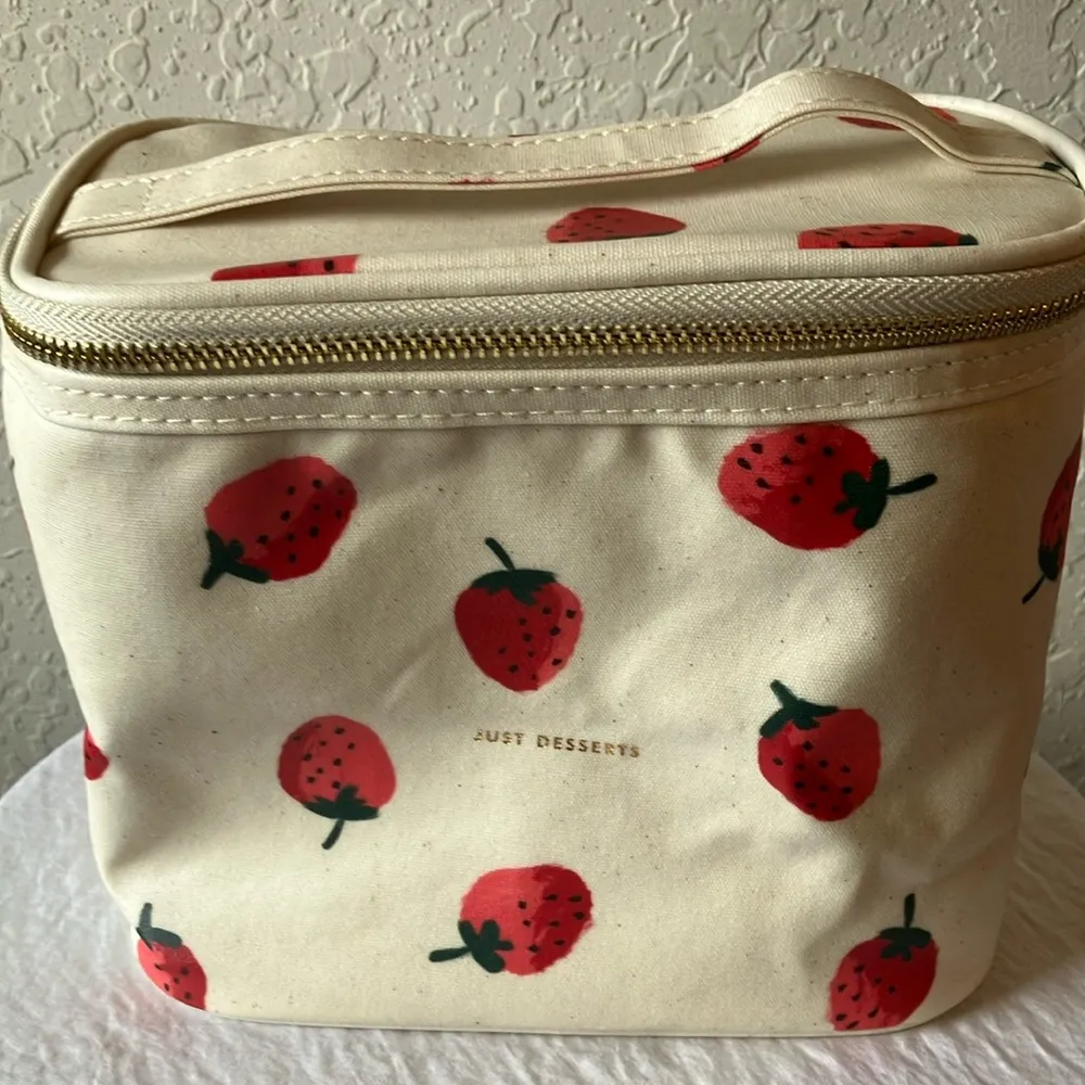 Kate Spade: Strawberry Print Cream Lunch Tote/Bag - Image 15