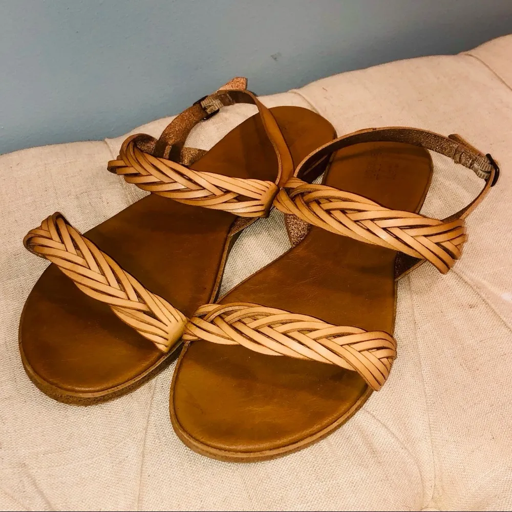 Faryl tan braided two strap sandals! Size 9.5! - Image 4