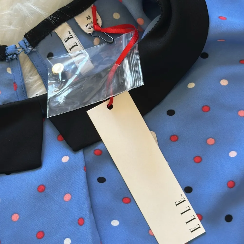 Peter Pan Collar  Inverted Pleat Women’s Chiffon Top Size Medium - Image 3