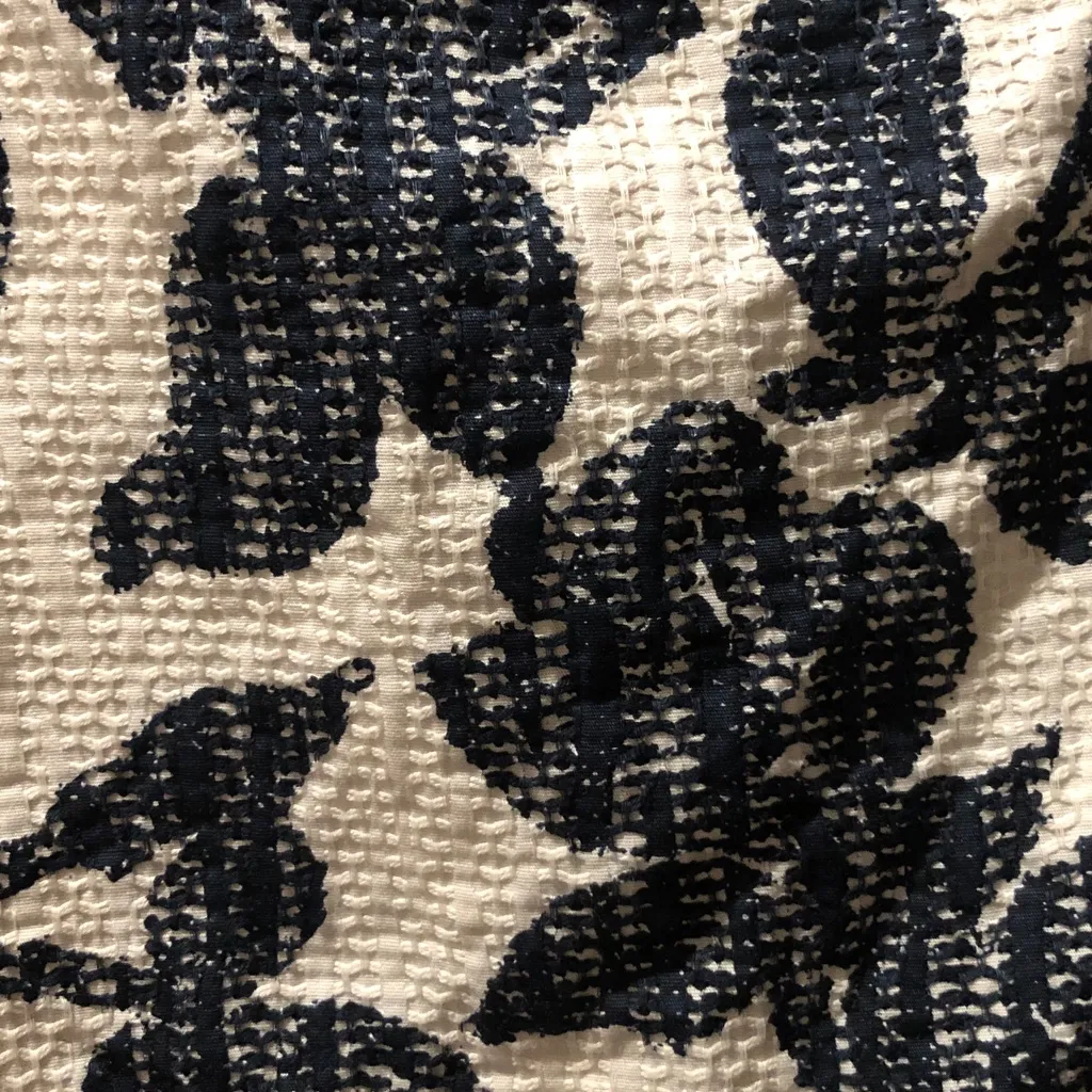 Ann Taylor size 4 petite Monochrome Floral Pencil Skirt - Image 2