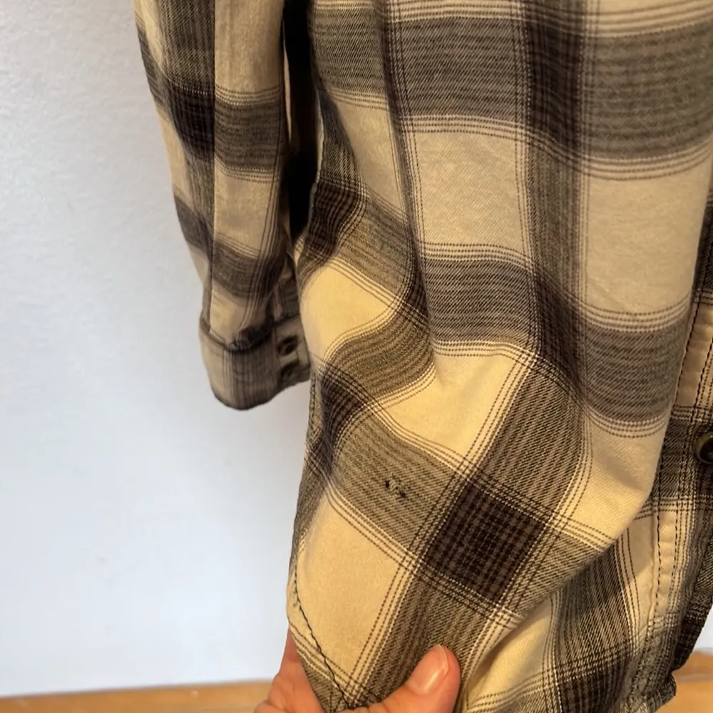Forever 21 Black Gray Cream Lightweight soft Plaid Flannel Shirt Small - Image 8