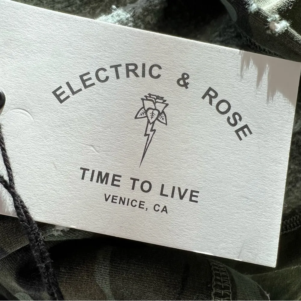 Electric & Rose Camo Hoodie Jacket Army Green, Size M New with Tag Size M - Image 12