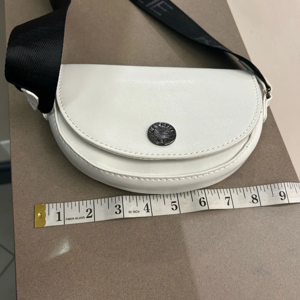 Kendall & Kylie Black and White Crossbody Bag with Semi-Circular Design - Image 5