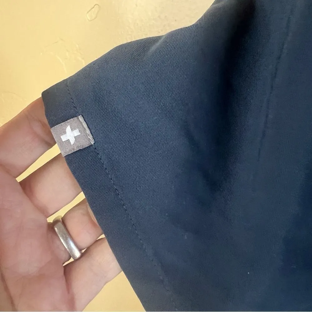 FIGS Technical Collection M Short Sleeve Blue Scrub Top With Pockets Size Medium - Image 3