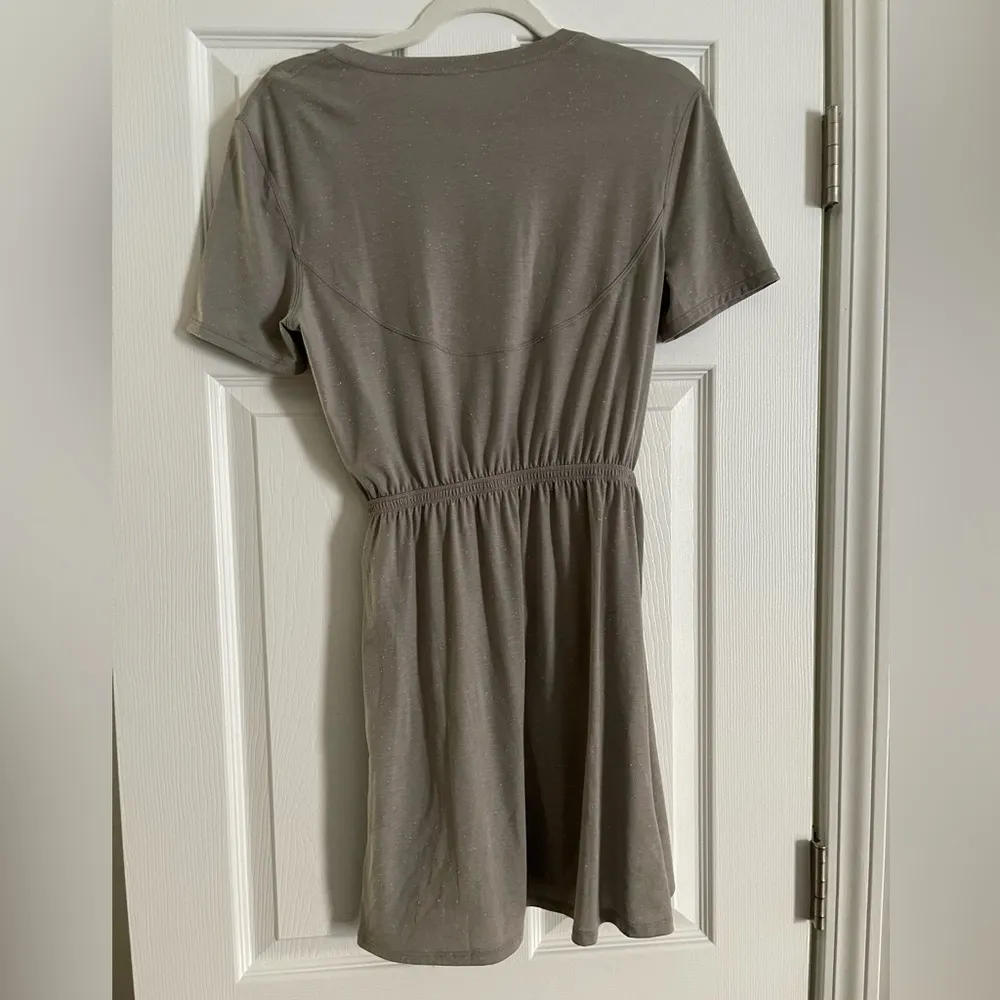 🐸Lululemon Unwind Your Mind Dress
Dark Chrome / White, Size 4 - Image 5