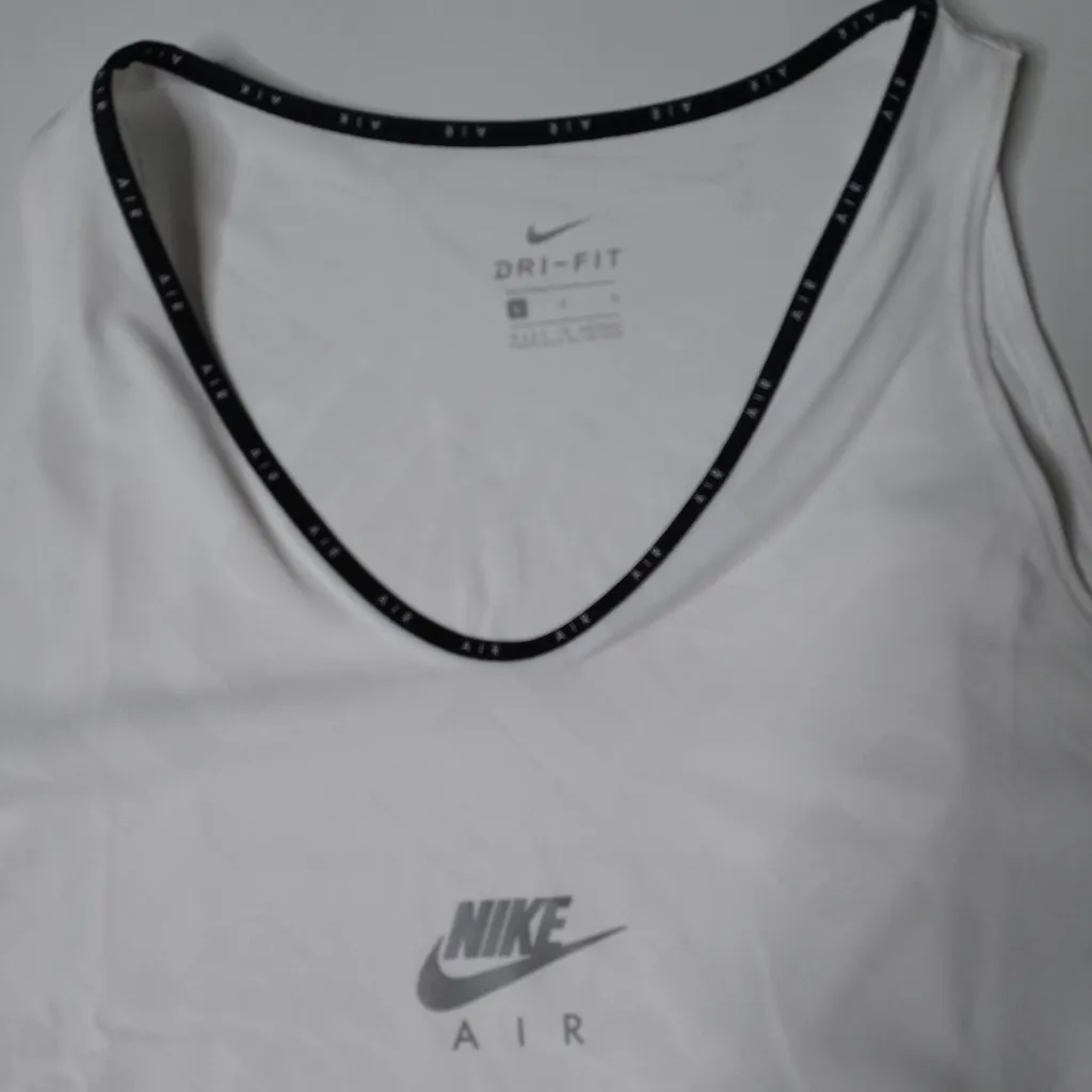 Nike Women's Air Running White Tank Top Size Large - Image 3