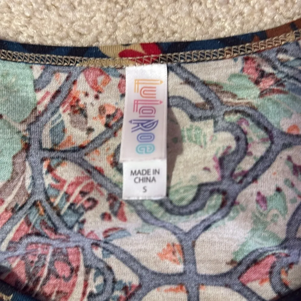 Women’s Lularoe Small green red orange floral design short sleeve top - Image 2