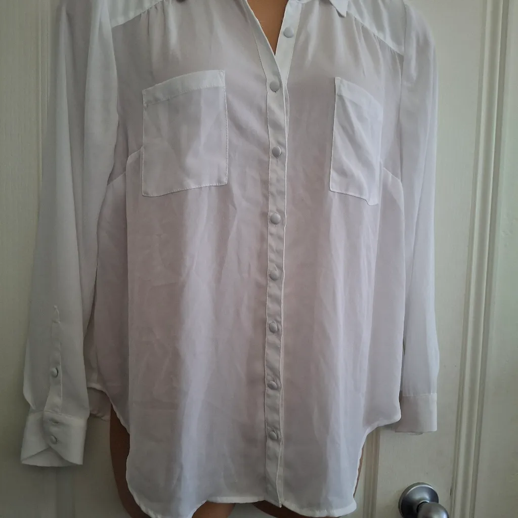 Torrid Sz 0 White Button-Up Blouse - Image 3
