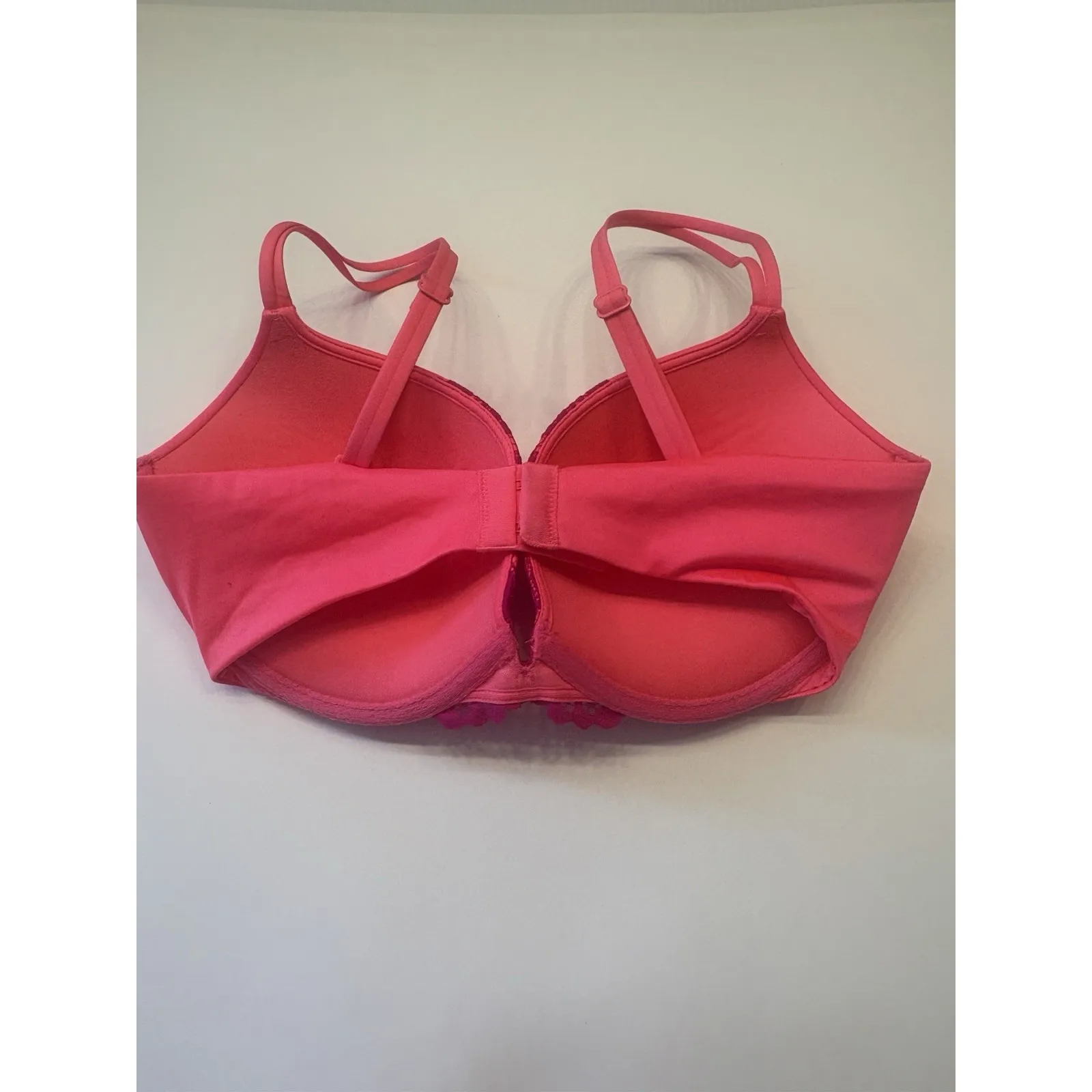Victoria's Secret Very Sexy Push Up Bra‎ Pink Satin Lace Thick Padding Size 32DD - Image 4