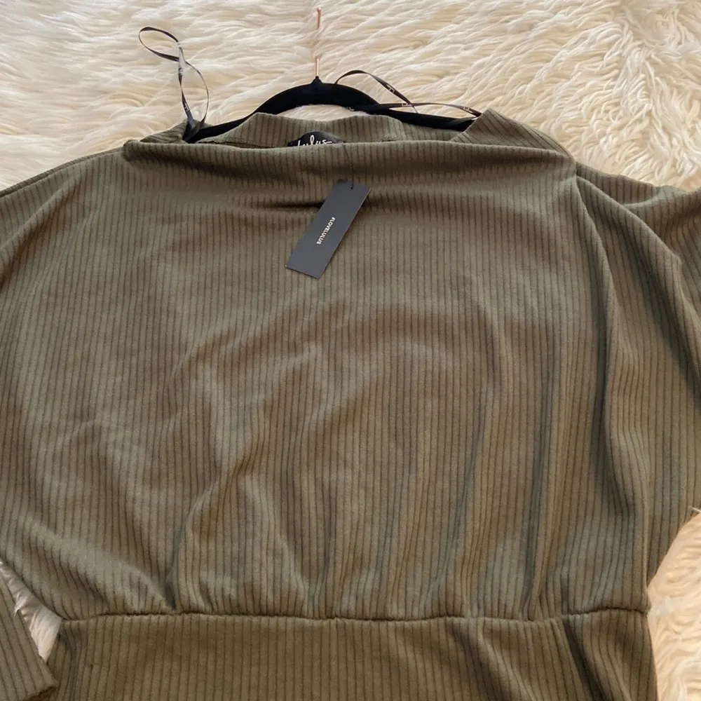 Lulus Maxi Dress size L length 50” color green long sleeves see all photos - Image 11