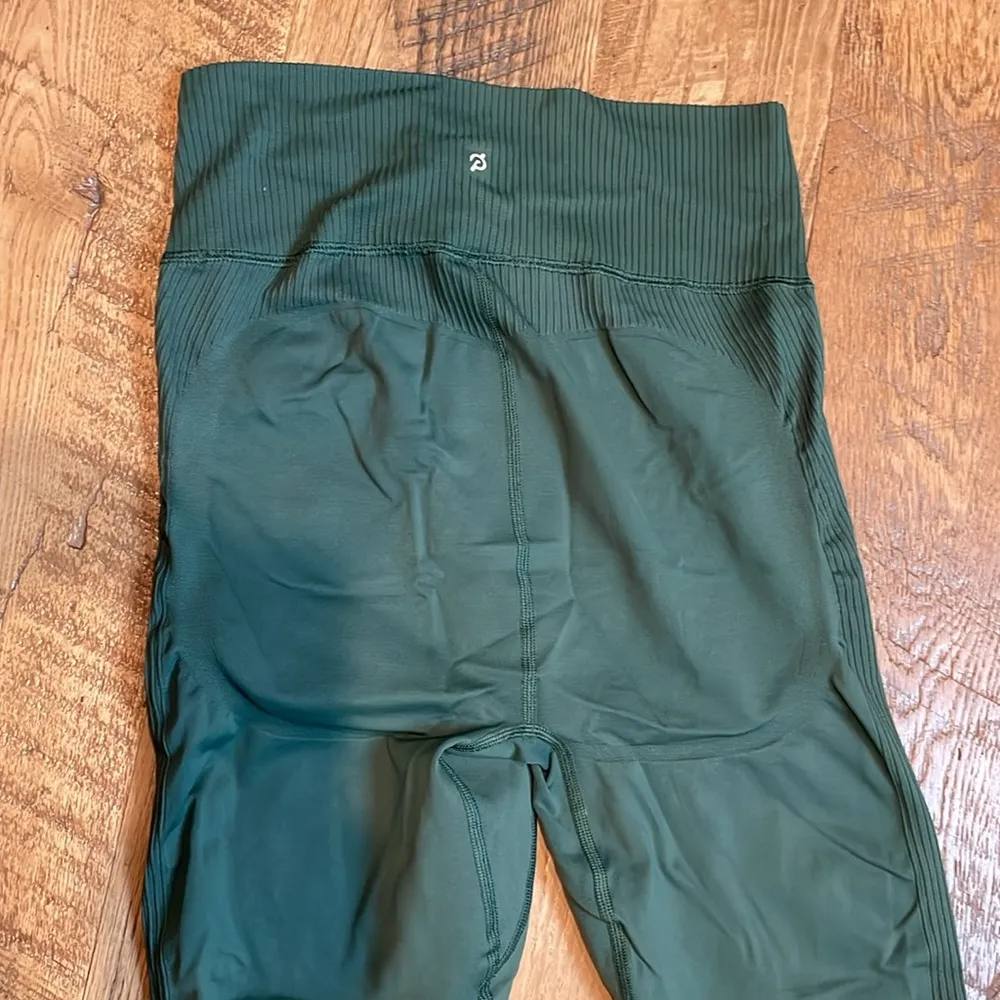 Peloton branded workout leggings. Size M/L. - Image 3