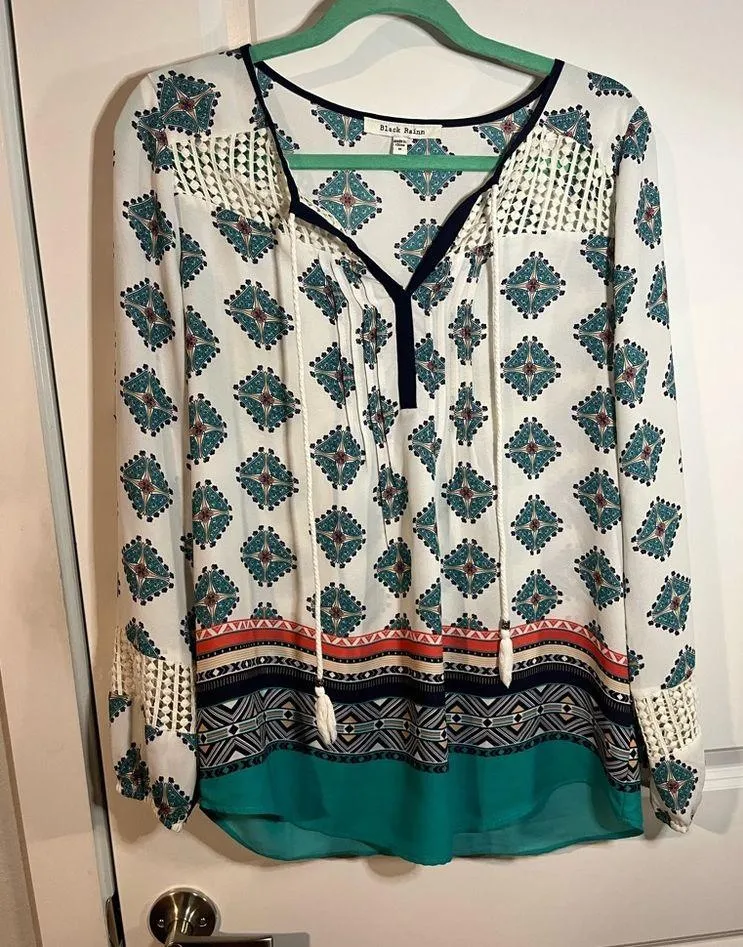 Black Rainn Cold Shoulder Multicolored Bell Sleeve Tunic with Tassels Size Med - Image 5