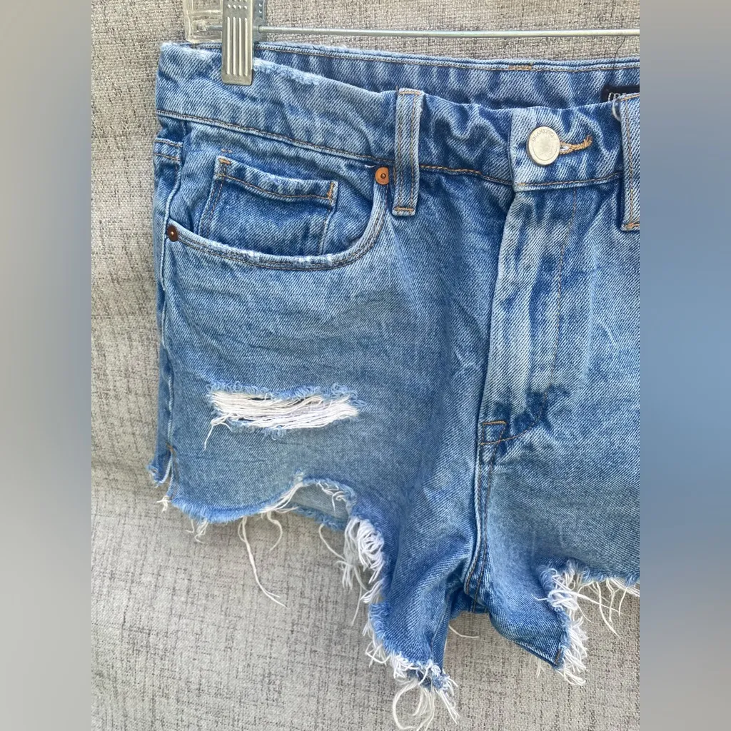 Size 29 BLANKNYC The Barrow distressed denim shorts high rise. #distresseddenim - Image 6