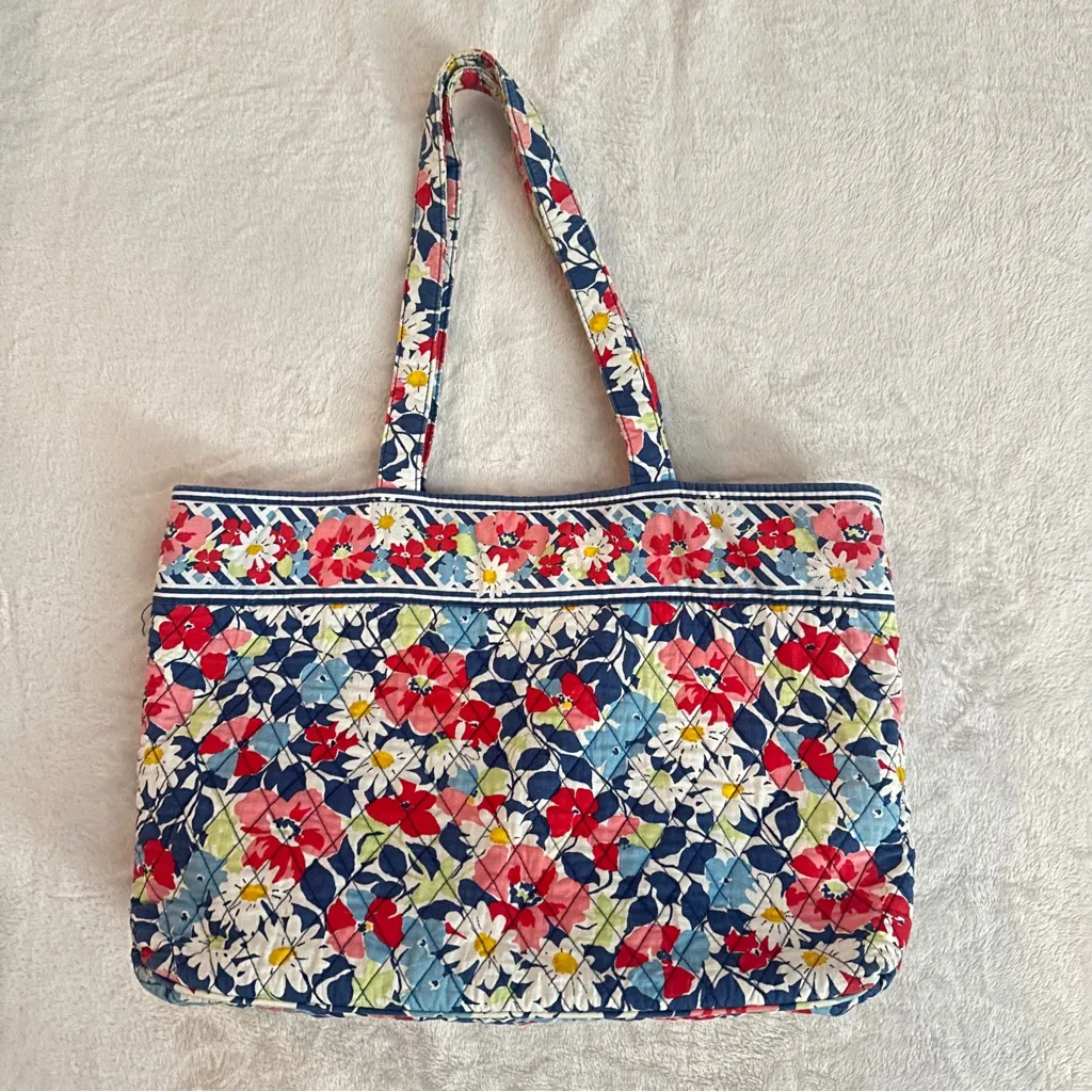 VERA BRADLEY Retired East West Tote in Summer Cottage Cotton Bag Floral Print - Image 4