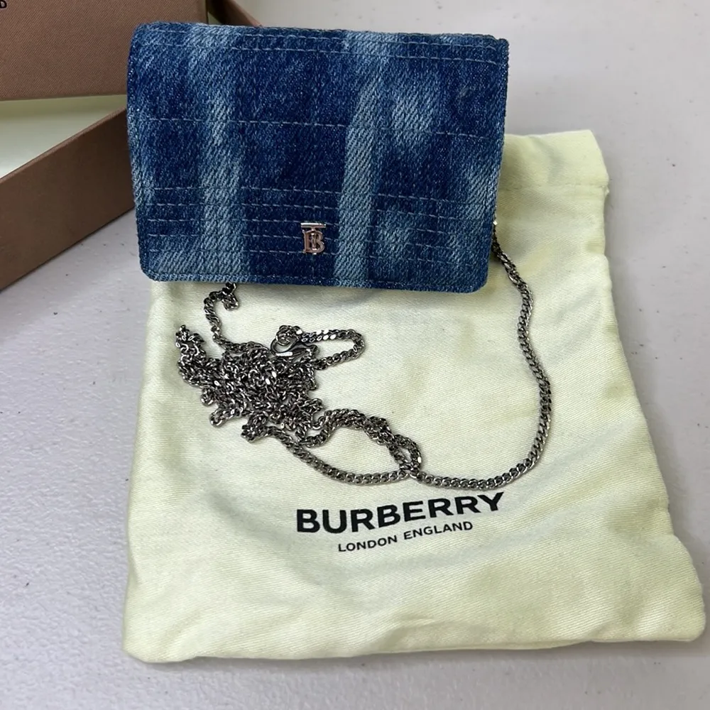 Burberry 
Blue Ladies Jessie Quilted Denim Card Case
Crossbody wallet on chain - Image 3