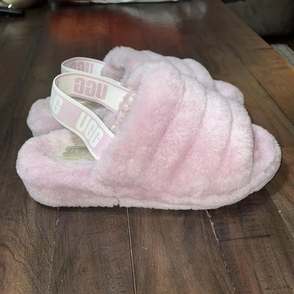 UGG SLIPPERS SIZE 7 - Image 3