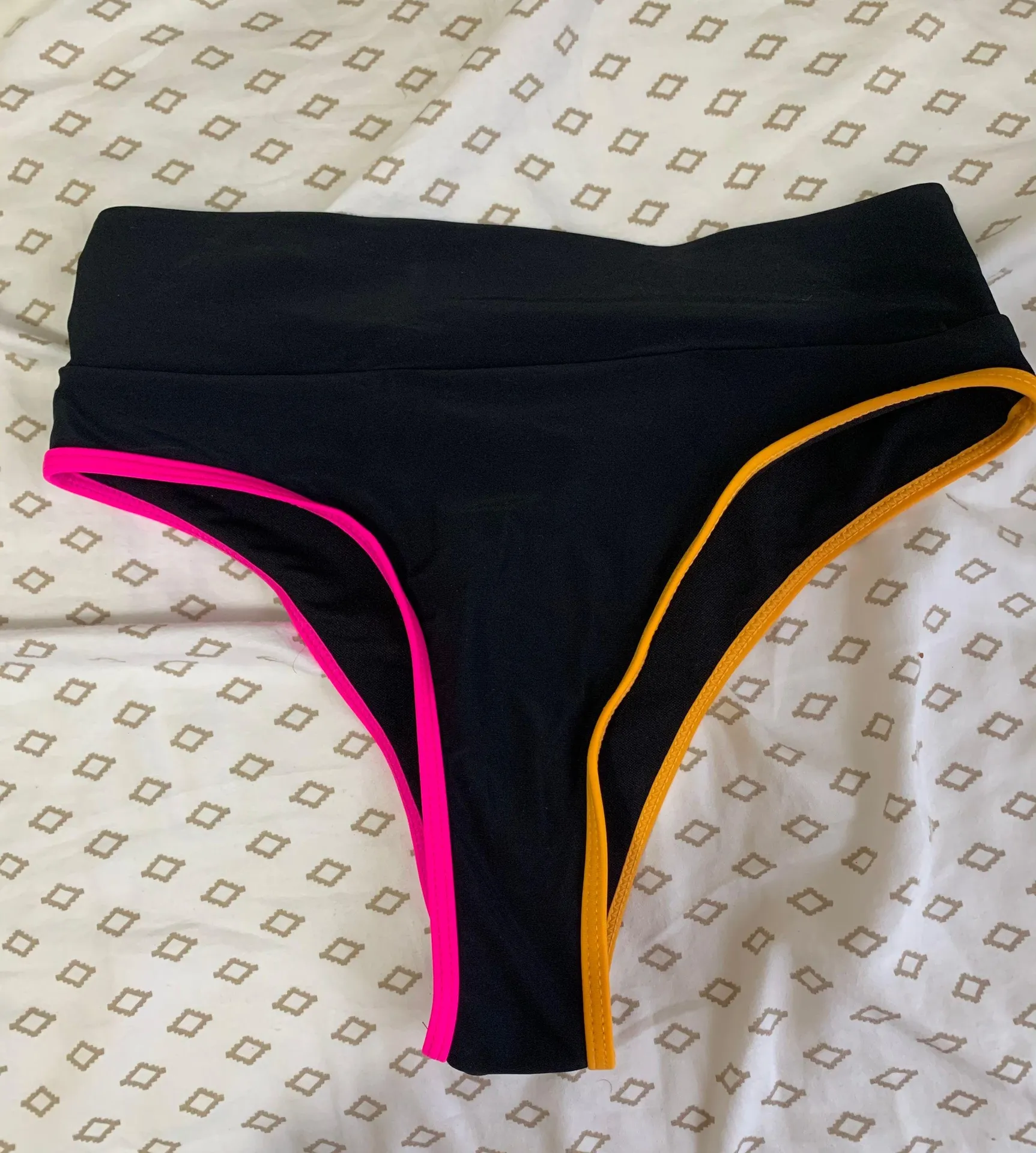 SheIn Contrast Binding Triangle Bikini Swimsuit - Image 6