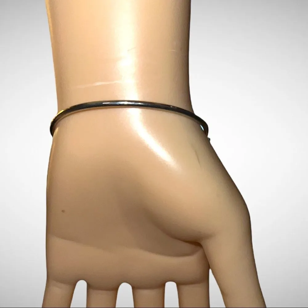 Beautiful silver angel wings bracelet with rhinestone incrusted design! Silver - Image 4